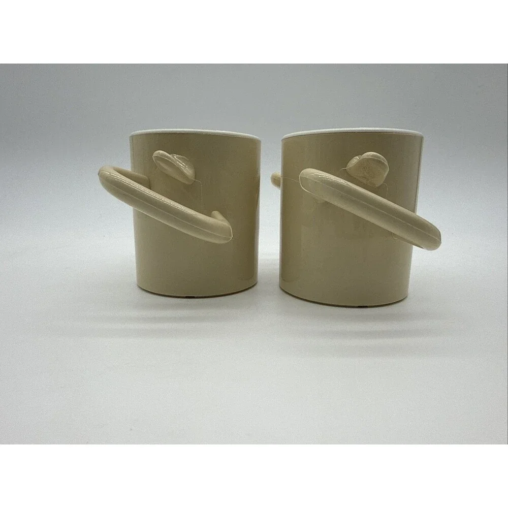 2 - Thumbs-Up Cup Without Lids